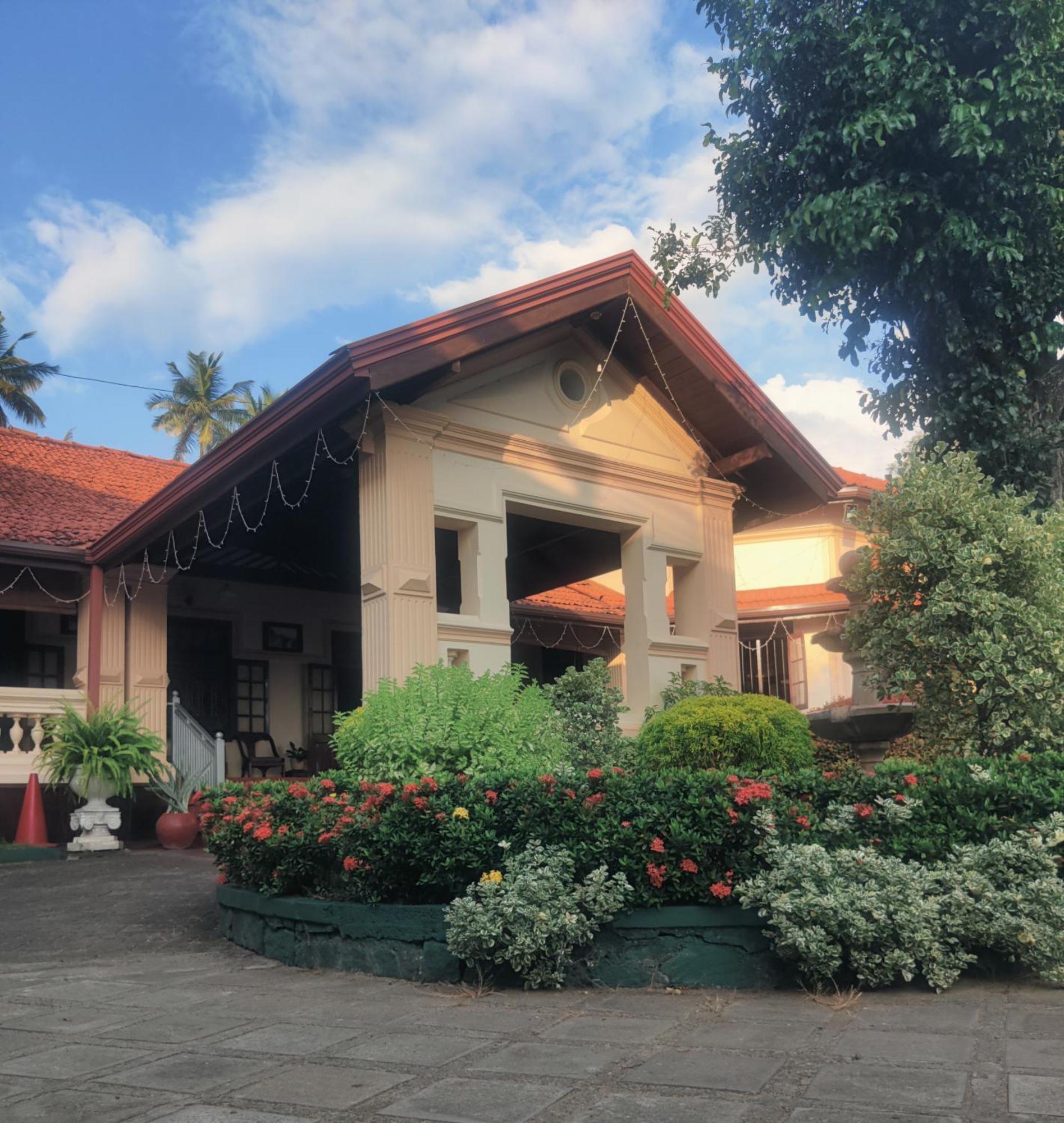 Grand Colonial Viveka Hotel Kurunegala Exterior photo