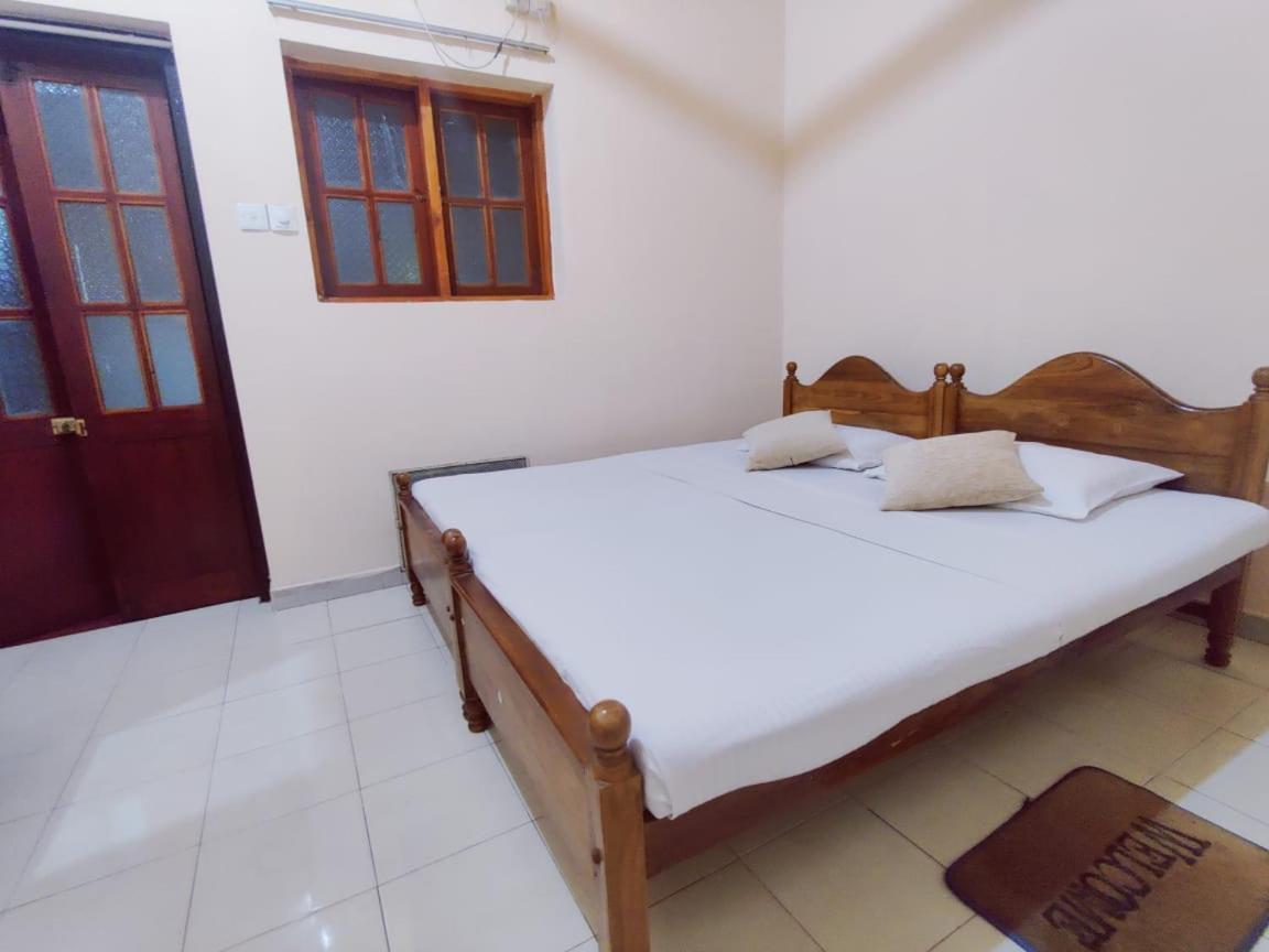 Grand Colonial Viveka Hotel Kurunegala Exterior photo